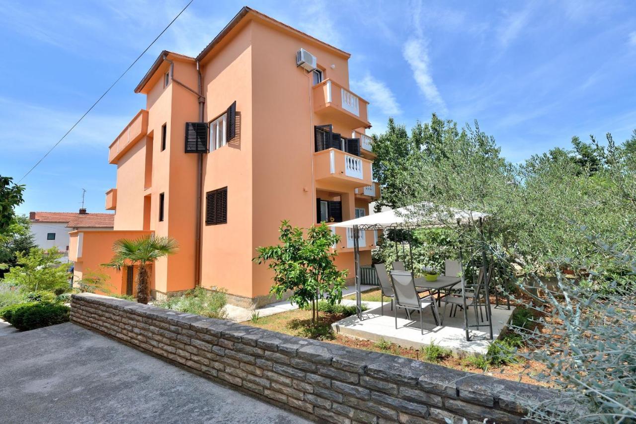 With A Parking Space - Diklo, - 6268